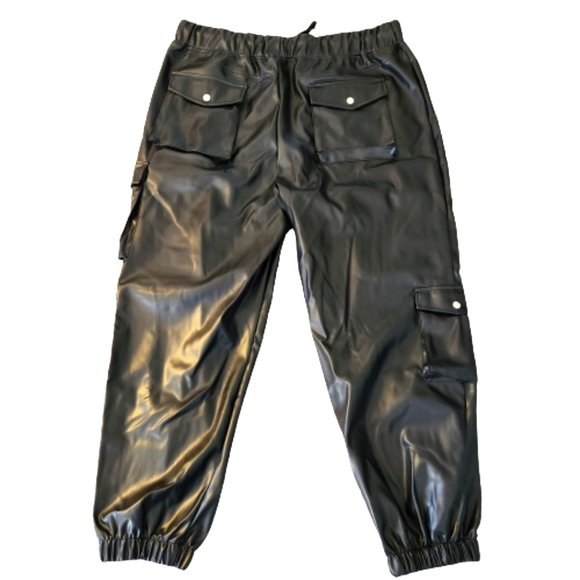 BUTTER SOFT ☆ MIDNITE BLACK ☆ FAUX LEATHER CARGO PANTS ☆ 2x ☆ NWT - Picture 4 of 12